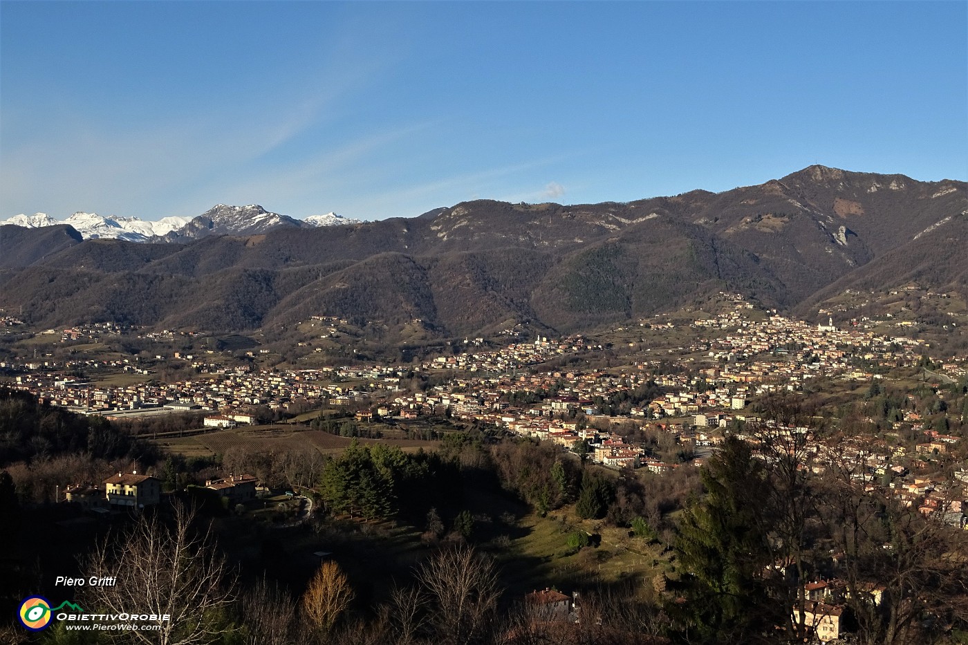 64 Zoom in Canto Alto.con alle pendici Ponteranica e Sorisole..JPG